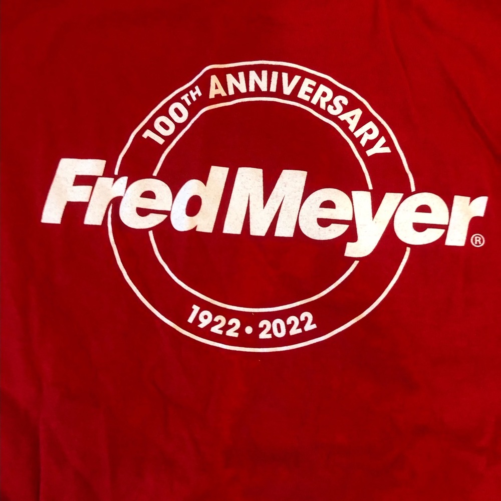 100th Anniversary Fred Meyer red shirt
Size xl brand delta pro weight 1922 2022